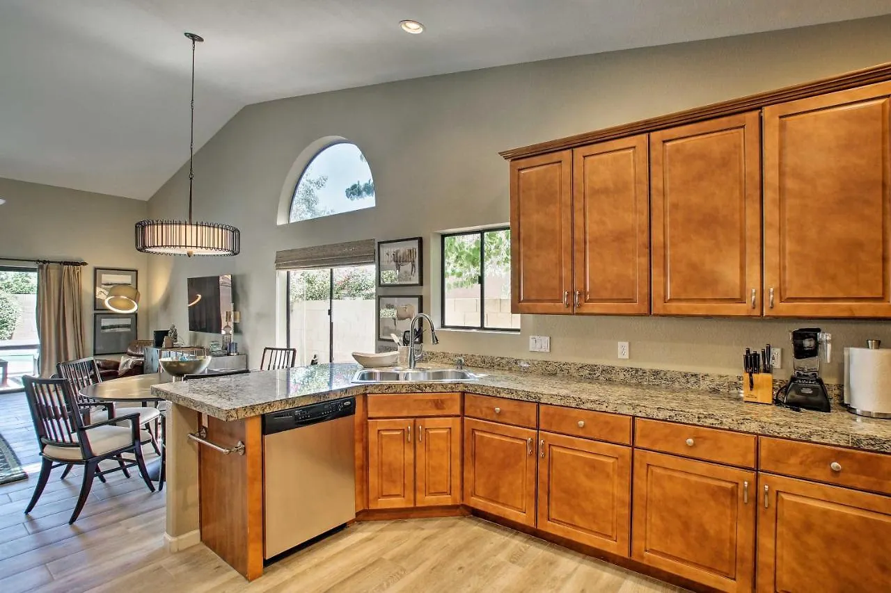 Scottsdale Family Home With Private Pool And Hot Tub! Phoenix 0*,  Amerikai Egyesült Államok